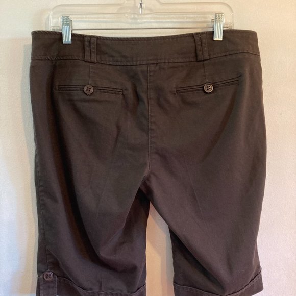Dynamite Knee Length Shorts size 13 - Picture 2 of 2